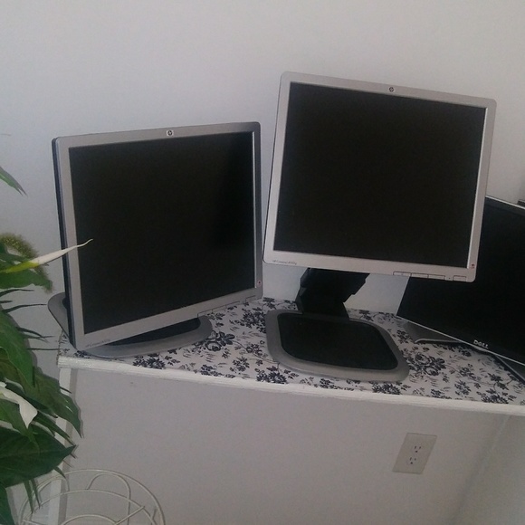 Computer Monitors - Picture 2 of 6